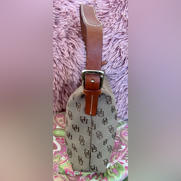 Dooney & Bourke Brown Monogram purse - Picture 4 of 9